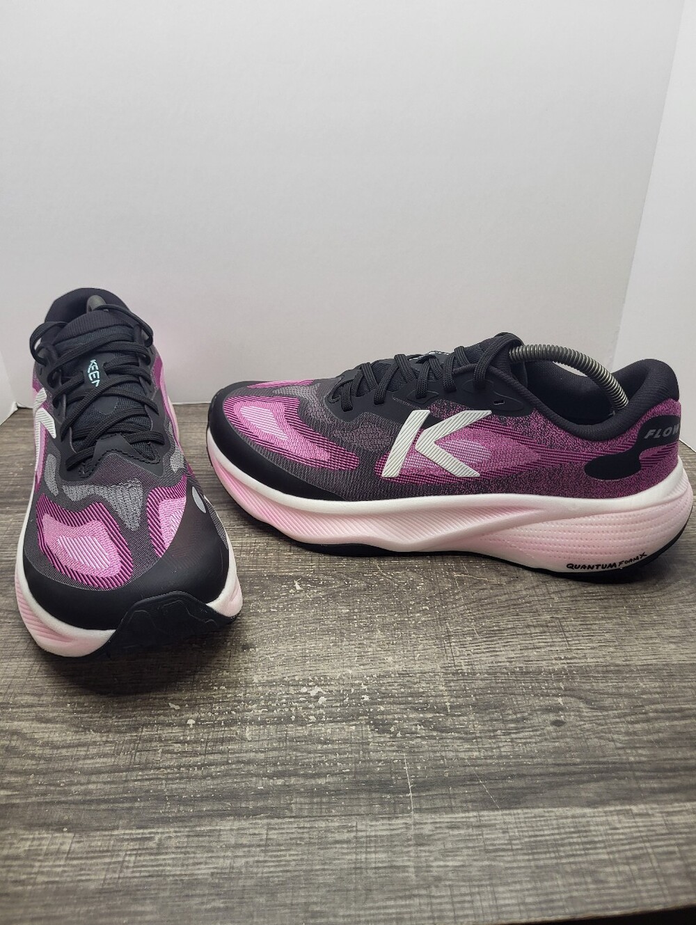 KEEN Flow Quantum Foam X Sample Running Sneakers Mens 10 Pink Black